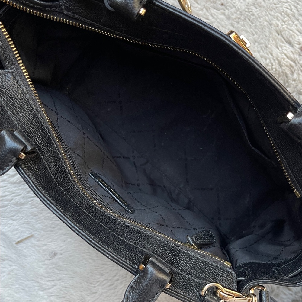 Michael Kors Karson Leather Handbag in black - Picture 10 of 14